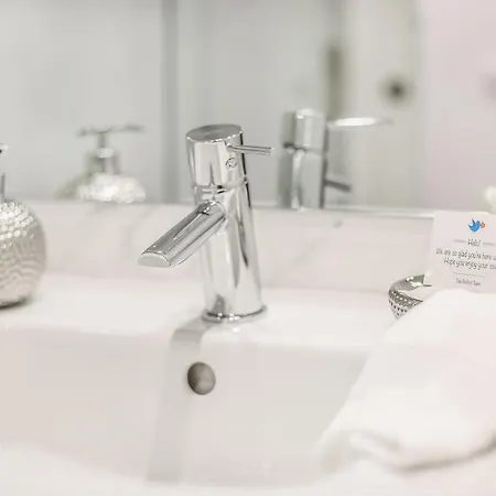 Апартаменты Elegant Retreat *